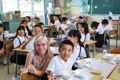 В японских школах питание учащихся организуют сами учащиеся