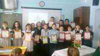 Участники конкурса чтецов "Живая классика" в Нижнепоповской школе. 
