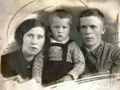 Довоенное фото. А.Е. Мурзин с женой Анастасией Семёновной  и сыном Евгением
