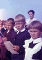 Выпускники Нижнепоповской школы 1989 года на линейке Дня Знаний как первоклассники. 1981 год.