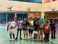 П.В. Лях (шестой справа) с участниками детской секции бадминтонистов. Индия, Карнатака, декабрь 2025г