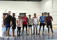 Павел Лях (слева) с участниками турнира по спортивному бадминтону. Индия, штат Карнака, декабрь 2025г