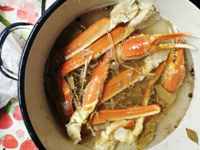 Конечности краба опилио готовы к отвариванию. Октябрь 2025г