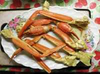 Отварные конечности краба опилио поданы на стол. Октябрь 2025г