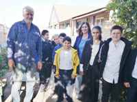 Ученики 5 класса Нижнепоповской школы с классным руководителем О.В. Буценко и ветеран педагогического труда Лях Владимир Петрович в канун Дня Учителя. 3.10.2025г Ученики 5 класса Нижнепоповской школы с классным руководителем О.В. Буценко и ветеран педагогического труда Лях Владимир Петрович в канун Дня Учителя. 3.10.2025г